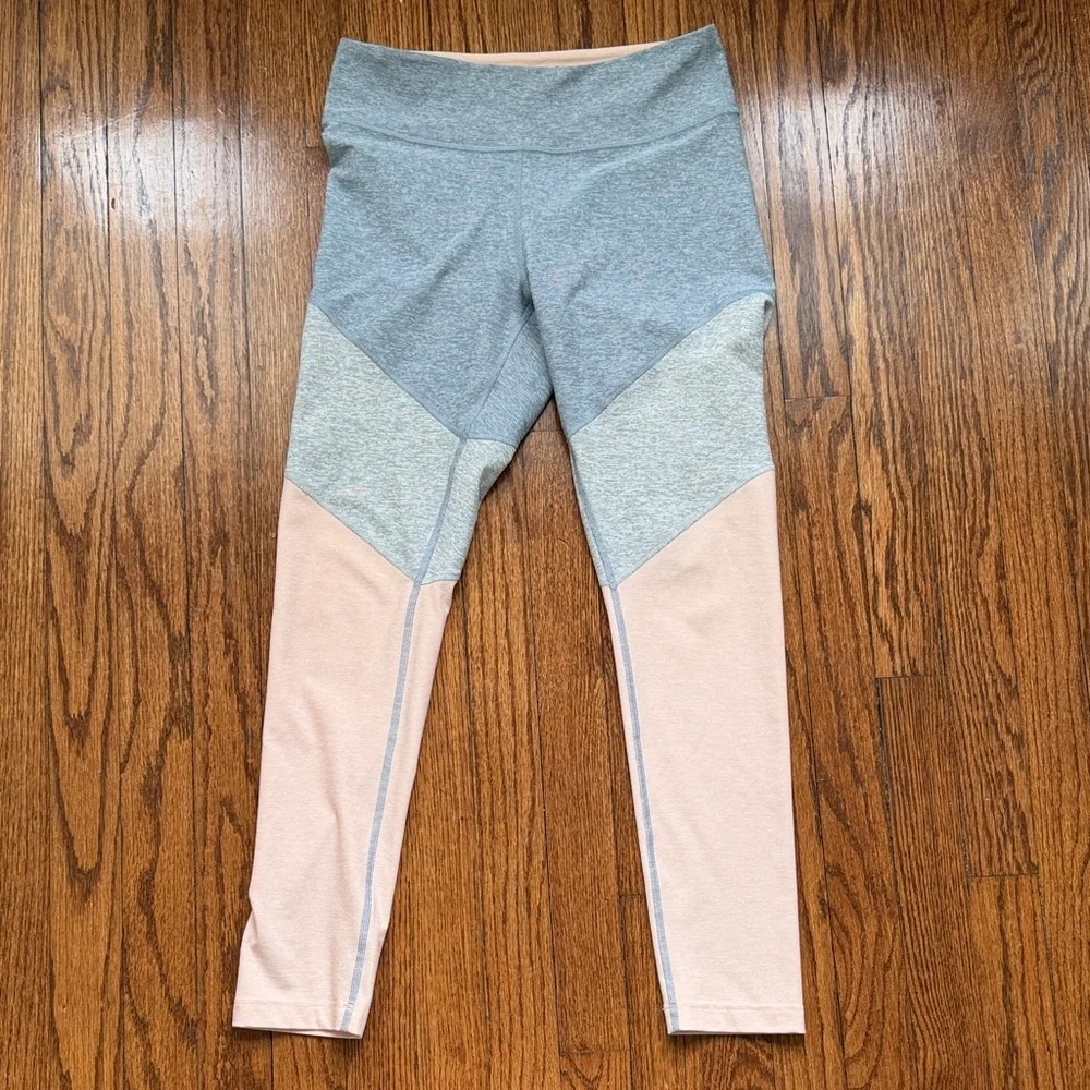 Outdoor Voices Women’s Colorblock Leggings in Gray & Light Pink
